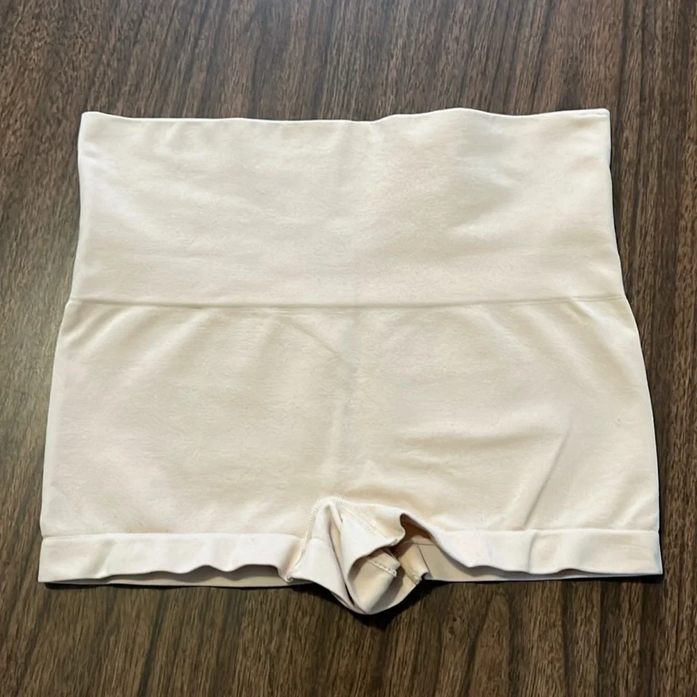 Spanx Medium Everyday Shaping Boyshort